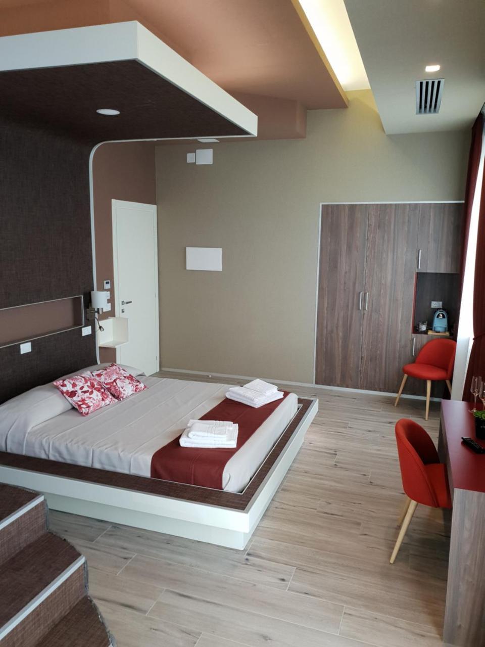 Th Luxury Rooms & Apartment Giardini Naxos Exteriör bild