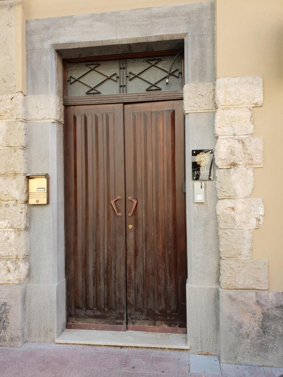 Th Luxury Rooms & Apartment Giardini Naxos Exteriör bild